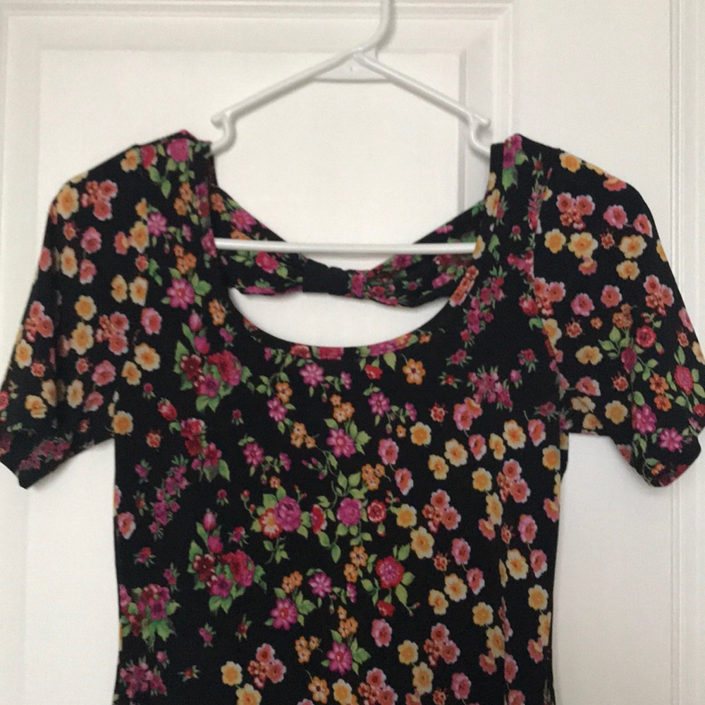 Floral Top - Picture 2 of 3